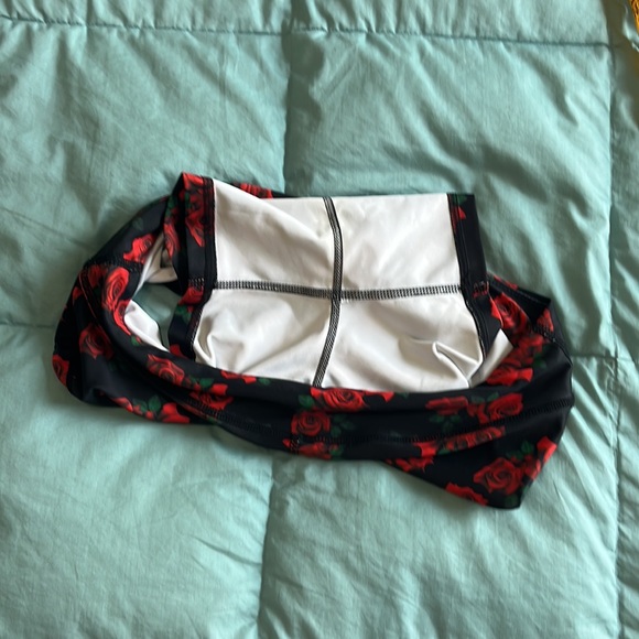 EXO medium rose shorts - Picture 4 of 4